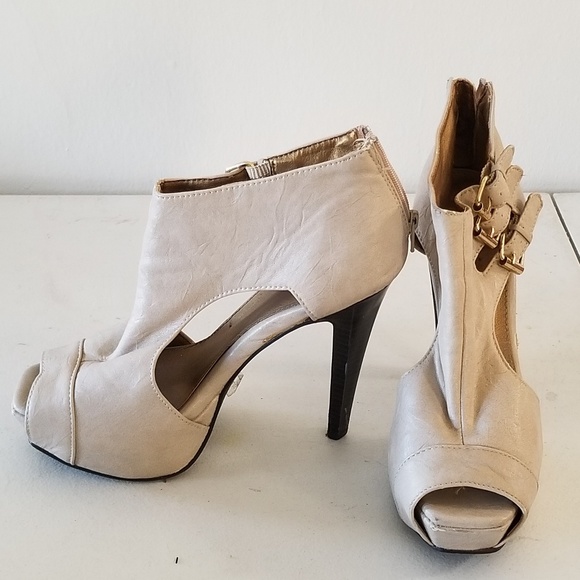 Bone color heels - Picture 2 of 2